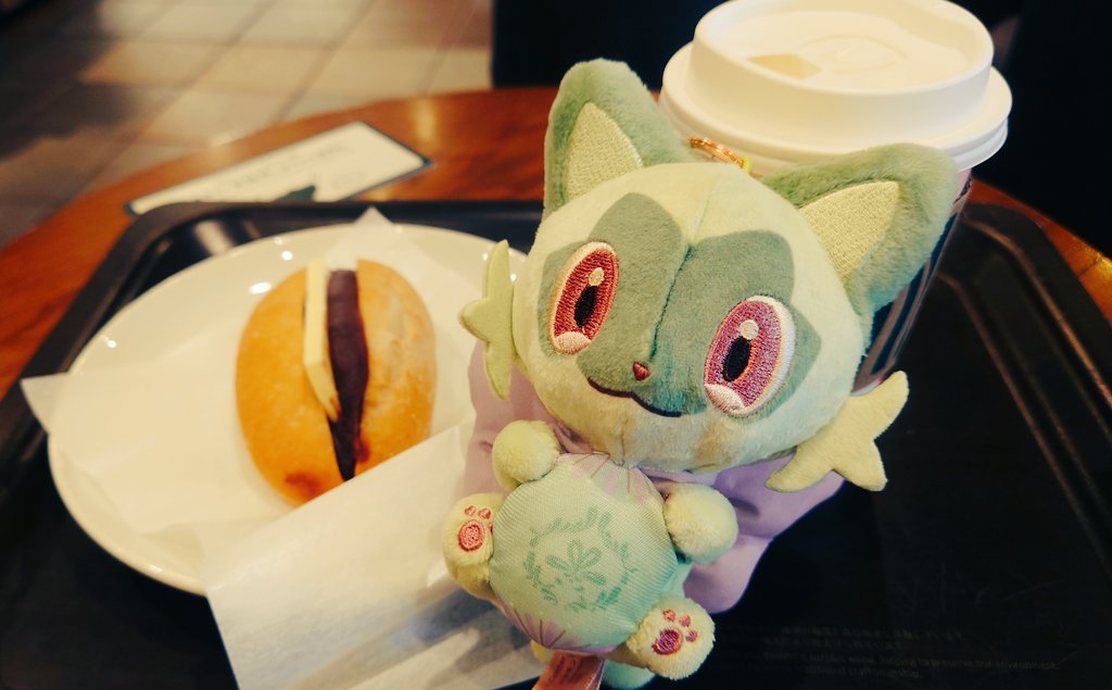 スタバでニャオハと一緒